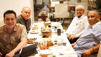 Makan siang bersama Gubernur Gorontalo Rusli Habibie. Wah apa ya menu santapannya? Foto: instagram @diaz.hendropriyono