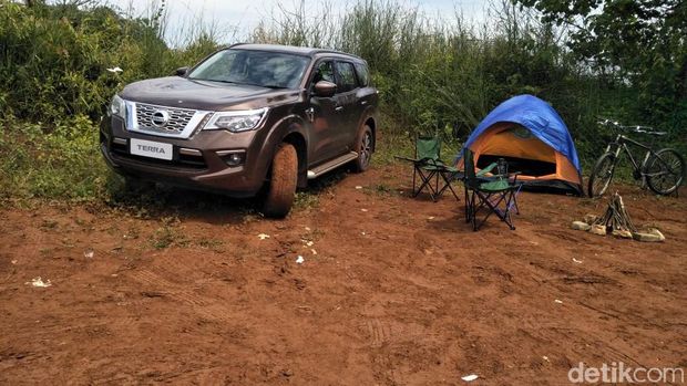 Nissan Terra,