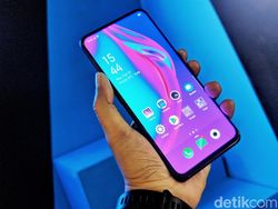 Menggenggam Oppo F11 Pro yang Kece