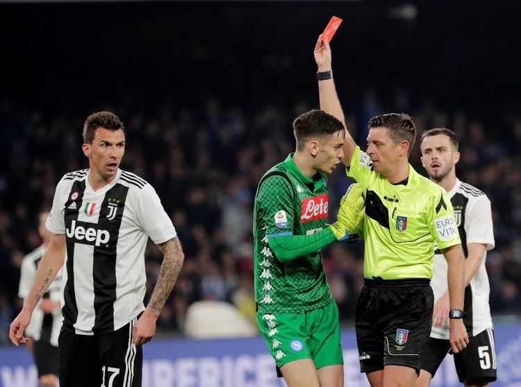 Dua Kartu Merah Warnai Kemenangan Juventus atas Napoli