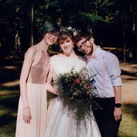 Dia terbang ke sini untuk pernikahan kami dengan menjadi bridesmaid (pengiring pengantin wanita). Dan saat Lana datang ke pernikahan kami, dia dan Justin ternyata juga saling menyukai, cerita Karalyn. Foto: Instagram/@karalyncat