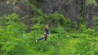 Di kawasan Tebing Lingga memang terdapat beberapa wahana mulai dari taman, flying fox, kolam renang, hingga wahana bermain di sungai. Sensasi alam pedesaan menjadi keunggulan tersendiri dari destinasi ini. (Adhar Muttaqin/detikcom)