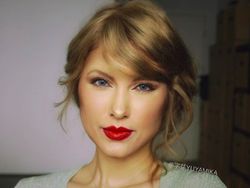 Seperti Bunglon, Wanita Ini Bisa Berubah-ubah Wajah