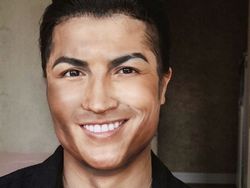 Seperti Bunglon, Wanita Ini Bisa Berubah-ubah Wajah