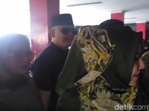 Giliran Camelia Malik, Hengky Tornando dan Baby Zelvia Jenguk Dhani