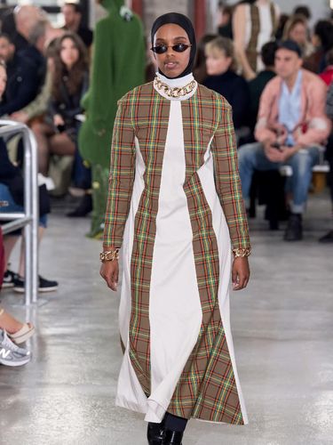 5 Hijabers Eksis Jadi Model di Panggung Paris Fashion Week 2019