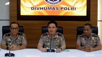 Andi ditangkap pada hari Minggu (4/3/2019) malam. Iqbal mengatakan Andi ditangkap seorang diri di salah satu kamar hotel Peninsula, Jakarta Barat.