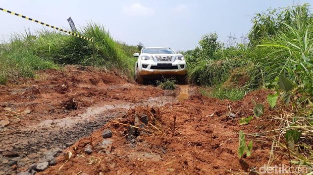 Nissan Terra,