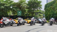 Karena sudah resmi menjadi motor dinas Kepolisian, maka BMW K 1600 B ini pun sudah pasti diikutkan pada setiap kegiatan Polisi Lalu Lintas yang terkait dengan patroli maupun pengawalan. Foto: Luthfi Anshori/detikOto