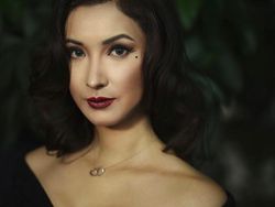 Seperti Bunglon, Wanita Ini Bisa Berubah-ubah Wajah