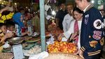 Begini Momen Seru Jokowi dan Iriana Belanja Ke Pasar Tradisional