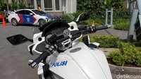 Kendaraan dinas petugas Kepolisian, termasuk motor memang boleh motor mengakses ruas jalan tol untuk kebutuhan patroli maupun pengawalan. Foto: Luthfi Anshori/detikOto