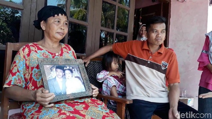 Keluarga di Brebes Tunggu 5 Jenazah Korban Kecelakaan di Cipali