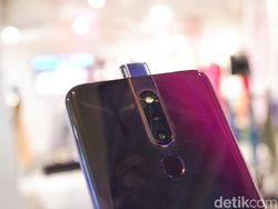 Menggenggam Oppo F11 Pro yang Kece