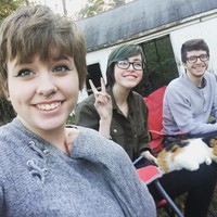 Yang lebih gila, Karalyn lah yang lebih dulu mengenal WIL dalam pernikahannya dengan sang suami, Justin. Semua kegilaan itu bermula saat dia mengungkapkan pada Justin mengenai sisi dirinya yang mengejutkan yaitu bahwa dia tak hanya menyukai pria, tapi juga wanita. Foto: Instagram/@karalyncat