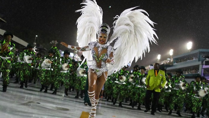 Tari samba melekat erat dengan kebudayaan rakyat Brasil. Tari itu bahkan punya karnaval sendiri yang rutin diadakan tiap tahun di Rio de Janeiro. Penasaran?