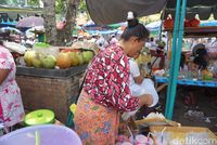 Upacara Melasti di Petitenget Bali, Pedagang Minuman Laris Manis