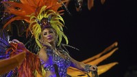 Diperkirakan ratusan ribu pengunjung hadir di Karnaval Samba Brasil yang berlangsung selama beberapa hari tersebut. Amanda Perobelli/Reuters.