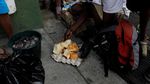 Dampak Krisis Venezuela, Warga Cari Makan di Tempat Sampah