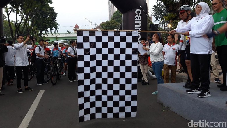 Khofifah Lepas Gowes Jelajah Trans Jawa: Seeing Is Believing Khofifah Lepas Gowes Jelajah Trans Jawa: Seeing Is Believing