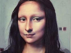 Seperti Bunglon, Wanita Ini Bisa Berubah-ubah Wajah