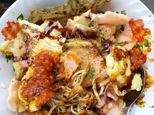 Momen Kulineran Adik Aliya Rajasa hingga Cara Makan Bubur Tak Diaduk
