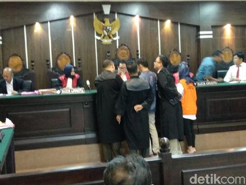 Sidang terdakwa penangkaran burung ilegal/