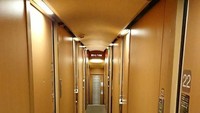 Kereta ini berangkat dari Tokyo pukul 22.00 dan tiba di Takamatsu pada 7.28 waktu setempat, tiba di Izumoshi pukul 9.58. Istimewa/boredpanda.