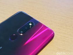 Menggenggam Oppo F11 Pro yang Kece