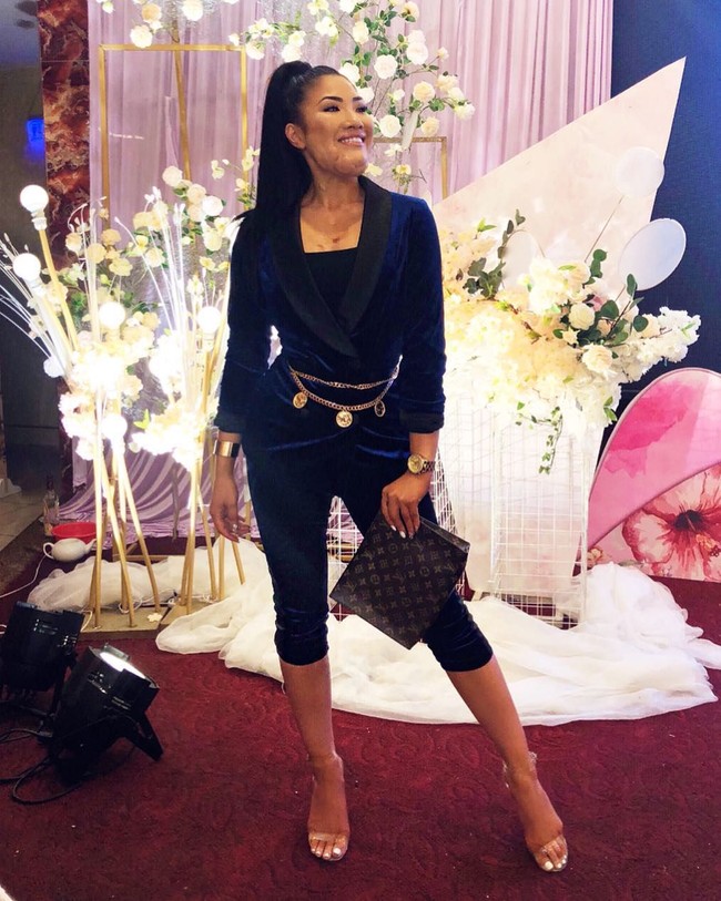 Insiden tersebut memang melukai Sophie di bagian rahang, dagu, serta dada sehingga sangat terlihat. Luka bakar yang tak bisa sembuh sepenuhnya itu pun sempat membuat Sophie minder. Aku menjadi korban dari penindasan online dan offline, terutama dari para wanita, dan itu sangat berdampak pada kepercayaan diriku, tutur ungkapnya dilansir Dailymail. Foto: Instagram @sophirelee