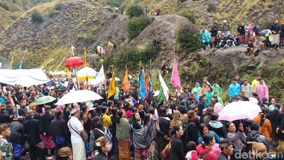 Foto: Persiapan Nyepi Umat Hindu Tengger di Bromo