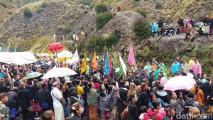 Foto: Persiapan Nyepi Umat Hindu Tengger di Bromo