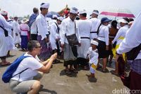 Upacara Melasti di Bali Jelang Nyepi Dikagumi Wisman