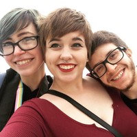 Bukannya marah, Justin malah setuju jika Karalyn memiliki hubungan dengan wanita. Hingga akhirnya berkenalanlah dia dengan Lana yang dijumpainya melalui media sosial. Tinggal terpisah jarak, Lana bertemu pertamakalinya dengan Karalyn pada pernikahan wanita 22 tahun itu dengan Justin. Foto: Instagram/@karalyncat