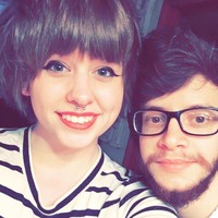 Tentu saja kehidupan gila yang dijalani Karalyn ini menjadi kontroversi. Karalyn sendiri mengaku banyak mendapat komentar pedas akibat gaya hidupnya. Tak sedikit orang juga menuduh suaminya selingkuh. Foto: Instagram/@karalyncat