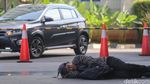 Warga Subang Gelar Aksi Duduk dan Tidur di KPK