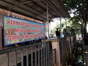 Tuntut Kompensasi, Warga Tutup Akses ke TPA Burangkeng Bekasi