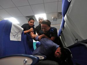 Saat Pramugari Latihan Beladiri