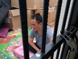 IPW Minta Polisi Ungkap Perempuan yang Diduga Ada di Kamar Andi Arief