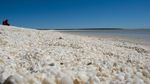 Foto: 6 Pantai dengan Pasir yang Unik di Dunia