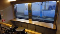 Fasilitas lain yang ada di gerbong ini adalah toilet, mesin penyedia makanan dan minuman, serta lobi untuk nongkrong. Istimewa/boredpanda.