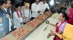 Begini Momen Seru Jokowi dan Iriana Belanja Ke Pasar Tradisional