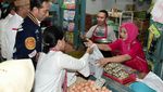 Begini Momen Seru Jokowi dan Iriana Belanja Ke Pasar Tradisional