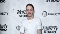 Mantan Ariana Grande, Pete Davidson memilih untuk menghapus akun instagramnya pada 2018 lalu karena tak kuat melihat komentar pedas netizen. Dok. Getty Images