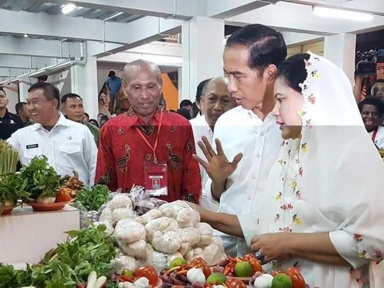 Begini Momen Seru Jokowi dan Iriana Belanja Ke Pasar Tradisional
