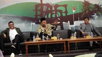 (Kiri-kanan) Masinton Pasaribu, Nabil Haroen, dan Pangi Syarwi Chaniago menjadi pembicara diskusi Empat Pilar MPR RI di Nusantara III, Komplek Parlemen, Senayan, Jakarta, Senin (4/3/2019). 