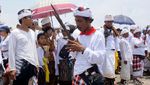 Umat Hindu Gelar Upacara Melasti di Pantai Petitenget Bali