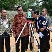 Di Instagram Rawtype Riot, banyak komentar netizen yang menyebut berminat untuk membeli jaket varsity bergambar kucing tersebut. Namun, Decky mengatakan, Rawtype Riot tak akan memproduksinya lagi meski banyak permintaan. Foto: Dok. Instagram