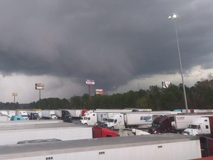Tornado Dahsyat Terjang Amerika Serikat, 14 Orang Tewas