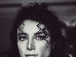 Seperti Bunglon, Wanita Ini Bisa Berubah-ubah Wajah